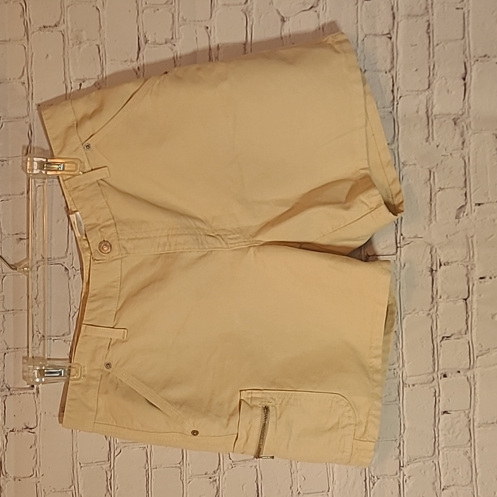 Women's size 16 Beige Levi's Cargo Shorts